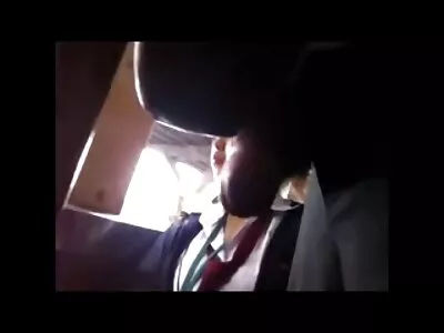 אישה בוגרת ובעל מזדיין ליד המכונית בשעת לילה סרטי סקס מלאים חינם מאוחרת.