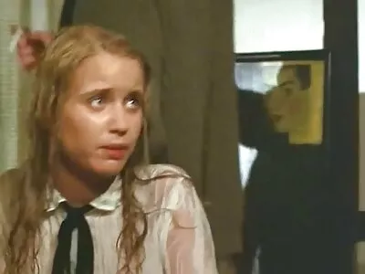 זין גדול חודר לתחת של נקבה בוגרת ופרה סרטונים של סקס חינם צעירה.