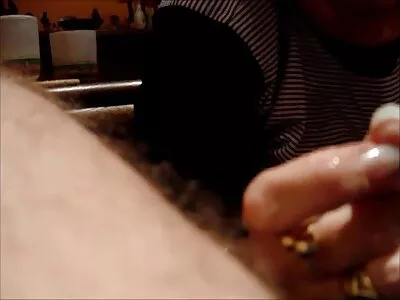 סבתא שמנה מוצצת את סרטים לצפייה ישירה כחולים חינם הזין של בחור צעיר ומזיין חם.