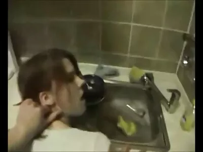 אמא חורגת סרטי פורנו לצפייה חינם מקבלת עיניים מהבן החורג ומתגבשת בזמן שהיא מזדיינת בכוס.