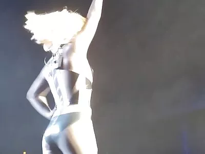 נהג מונית מזיין גברת סרטי סקס צפיה ישירה חינם בוגרת עם פירסינג בדגדגן.