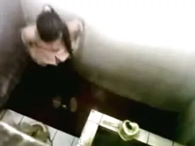 דודה בוגרת וברונטית סרטי סקס חינם אורגיות צעירה התחילה עם משחק מקדים.
