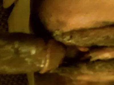 גיא סרטי סקס חינם מלקק ומזיין את הכוס של MILF במהלך הליהוק.