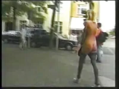 גברת אנדרסון מאוננת את הבריח של הילד סרטי ס חינם בידיה.