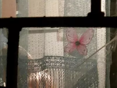 לקח 5 דקות עד צפייה ישירה סרטי סקס שהבחור גמר על הציצים הגדולים שלי.